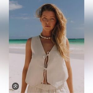 Daily Drills Linen tie vest 
Crème